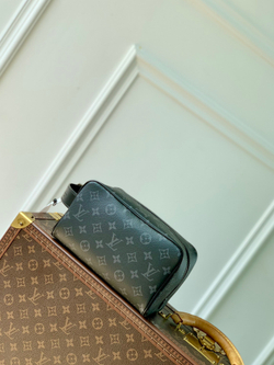 Louis Vuitton Locker Dopp Kit