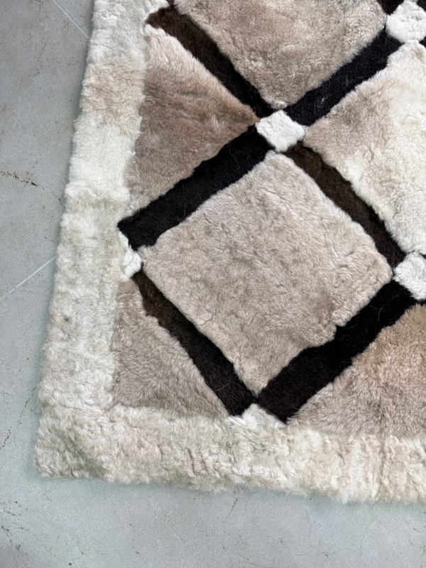 Ковер прямоугольный натуральный мех овчина, 210 х 170 см.