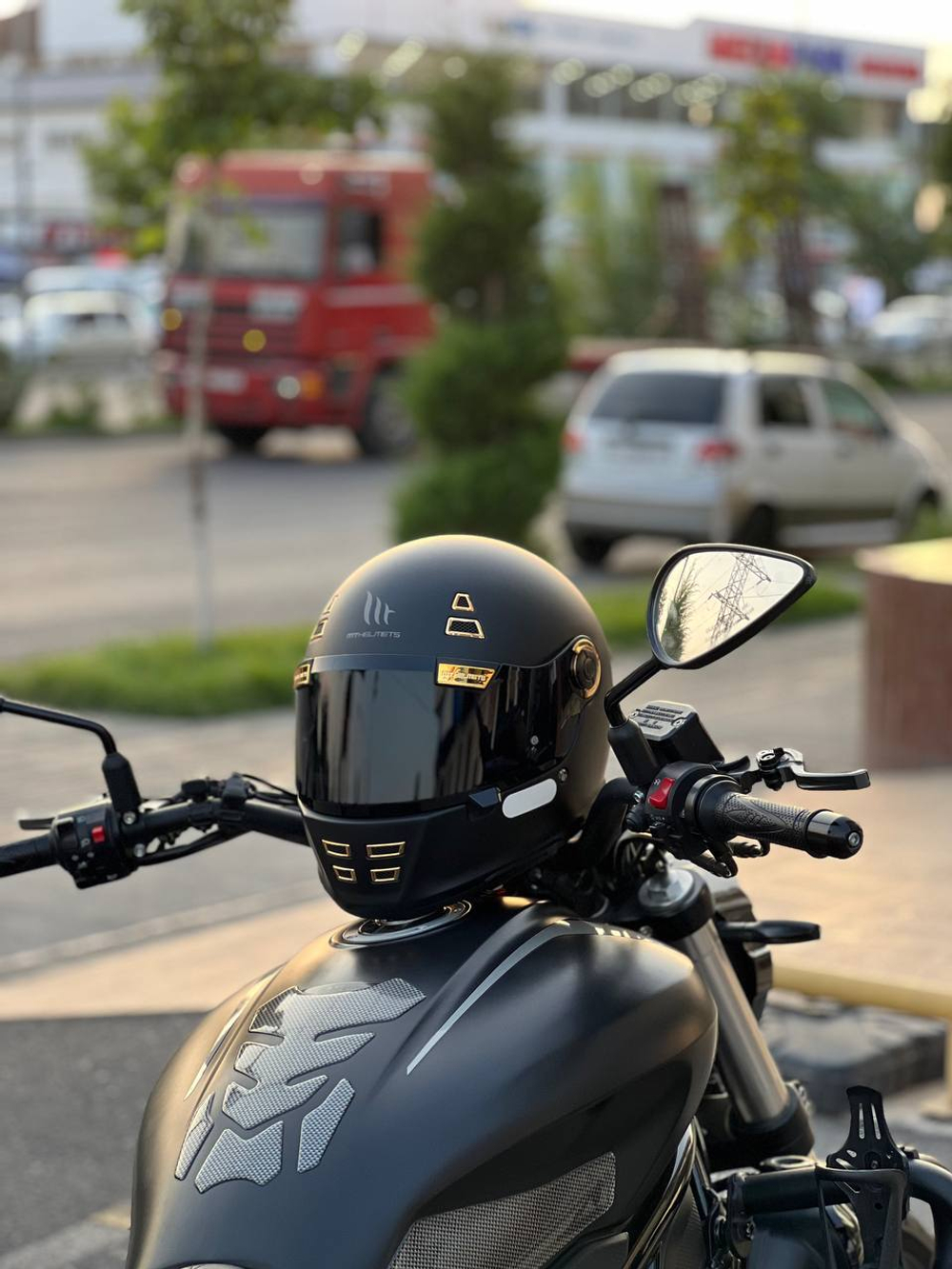 MT Helmets Jarama