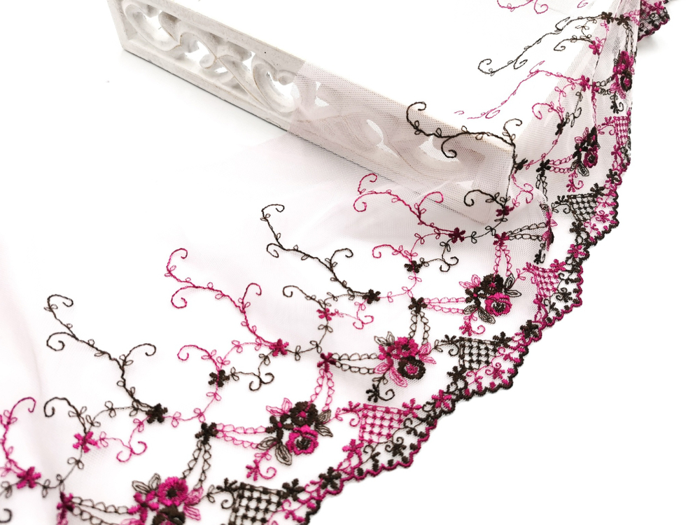 Вышивка на сетке, ЛЕВАЯ, 18 см, фуксия/молоко/черная, (Арт: VS-1024), м