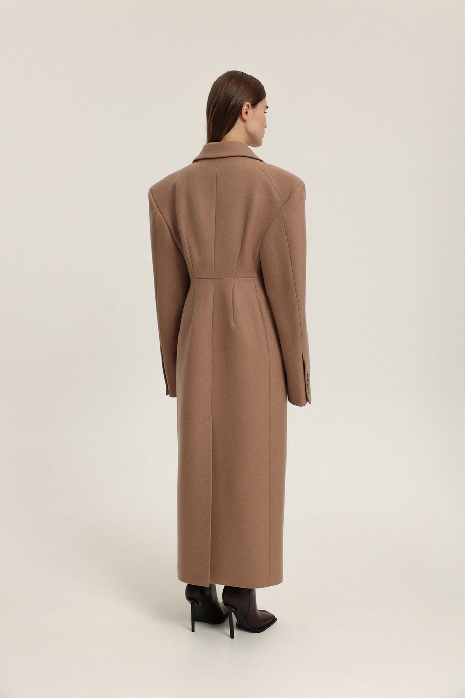 Пальто приталенного силуэта