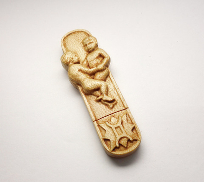 Подарочная флешка из дерева "Близнецы"