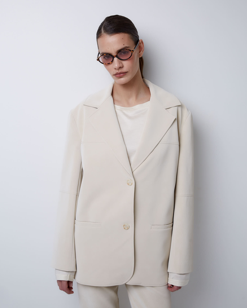 Жакет свободного кроя из искусственной замши молочный