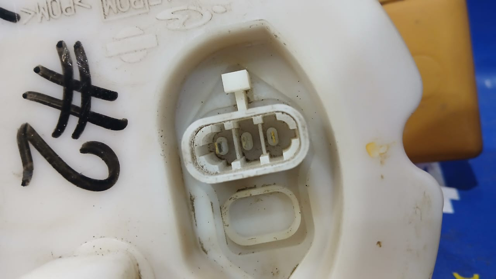 Датчик уровня топлива NISSAN WINGROAD 1999