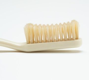 Зубная щетка Captain Fawcett Toothbrush с натуральной щетиной