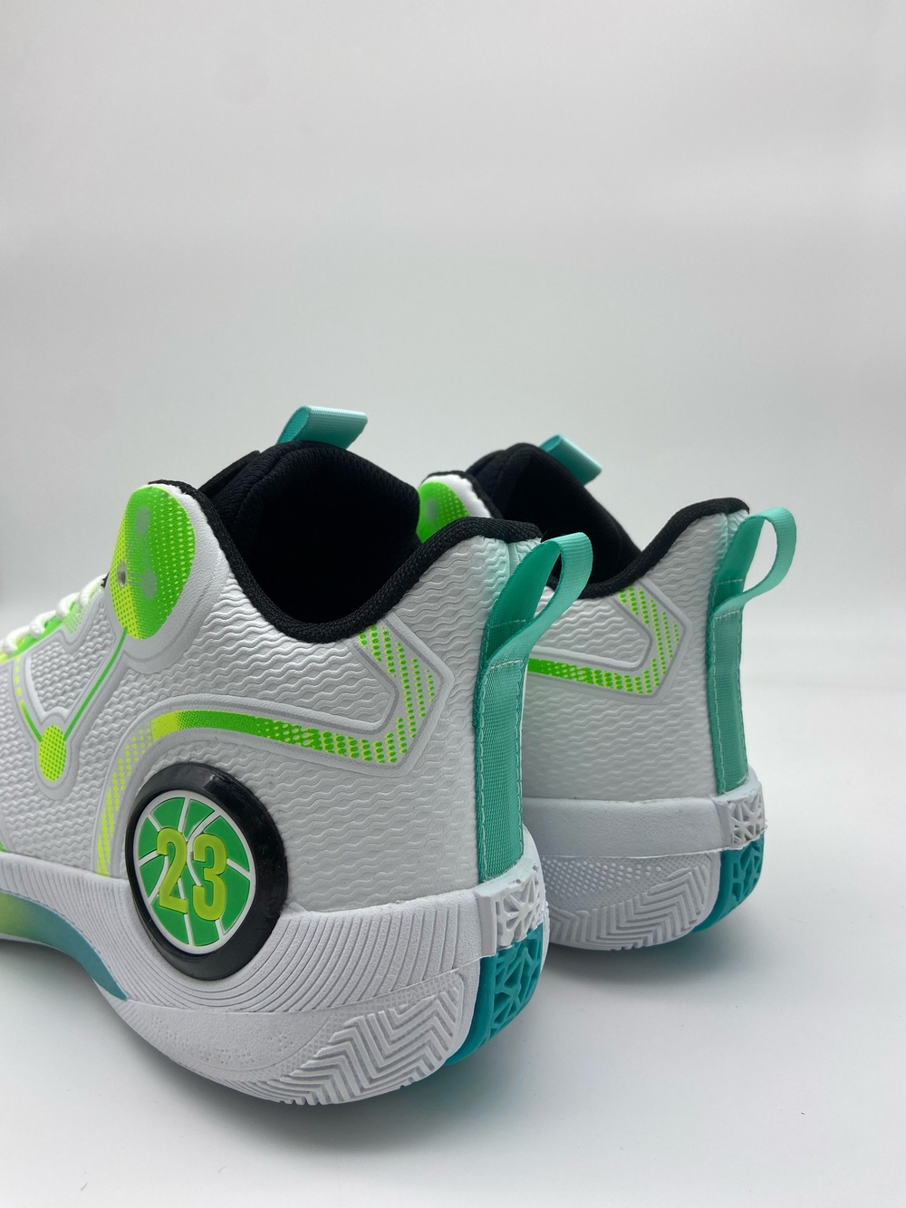 Баскетбольные кроссовки  white neon