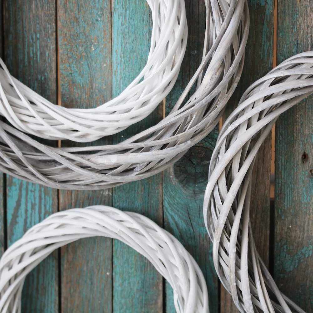 Венок ива 25 см белый