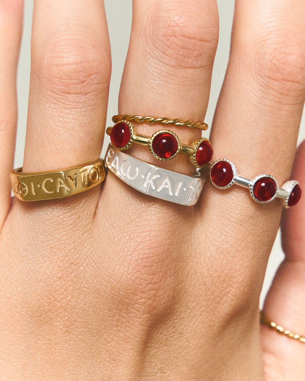 Кольцо КОЛТ позолота с гранатами