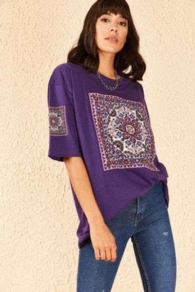 Qadın üçün geniş ölçülü bənövşəyi t-shirt 10701058