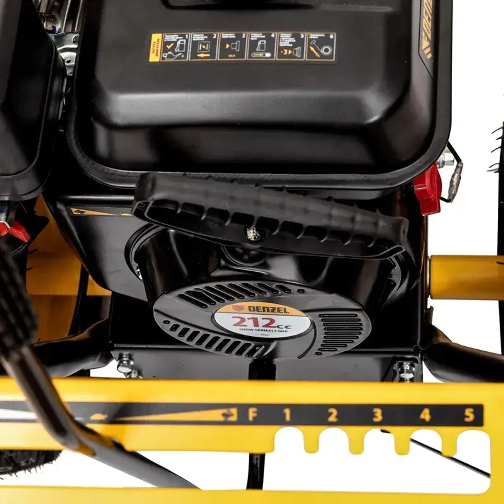 DENZEL SWB-600 снегоуборщик бензиновый со щеткой для подметания 7 л.с. ковш 56 см, выброс 13 м, 6 вперед/2 назад 97661