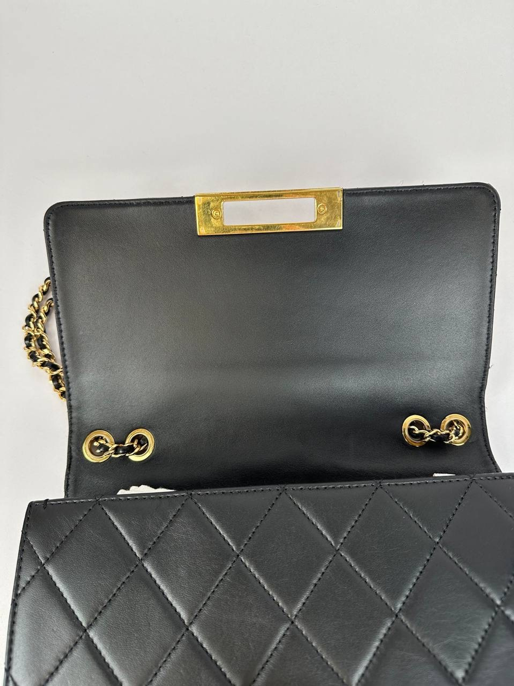Сумка Chanel Black Quilted Lambskin Leather Golden Class Medium Flap