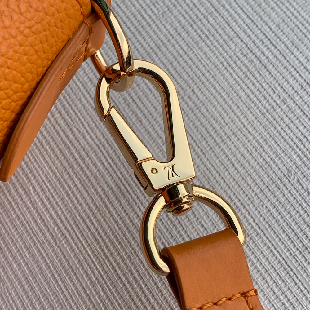 Louis Vuitton On My Side PM