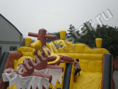 Большой надувной батут-горка "Фрегат"