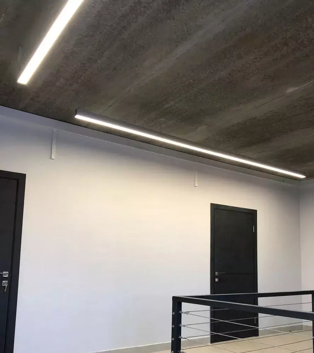 Светильник для торговых залов Ритейл 58W-7250Лм 6000К микропризма IP40 с БАП 1ч черный vs302-58-mpr-6k-li1h-RAL9005