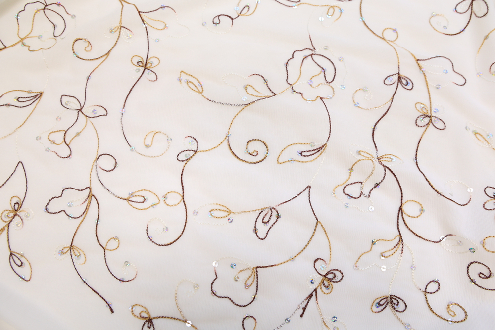 Пайетки на сетке коричневая вышивка