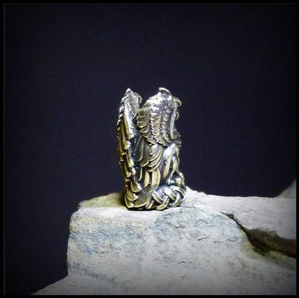 Бусина "Грифон" (большая) для темляков или браслетов , латунь