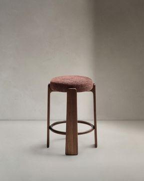 Барный табурет Granite из коричневой синели и массива ясеня с отделкой под орех