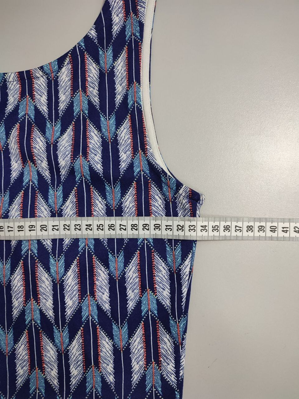 Платье Divided с интересным принтом 40 размер