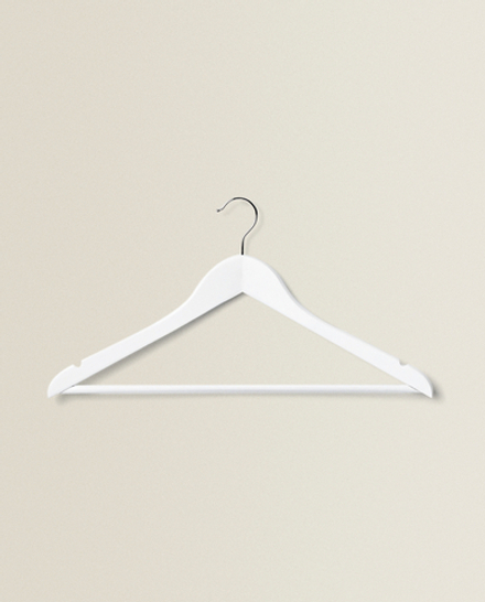 ZARA HOME ЛАКИРОВАННАЯ ДЕРЕВЯННАЯ ВЕШАЛКА (НАБОР ИЗ 3 ШТ.), БЕЛЫЙ