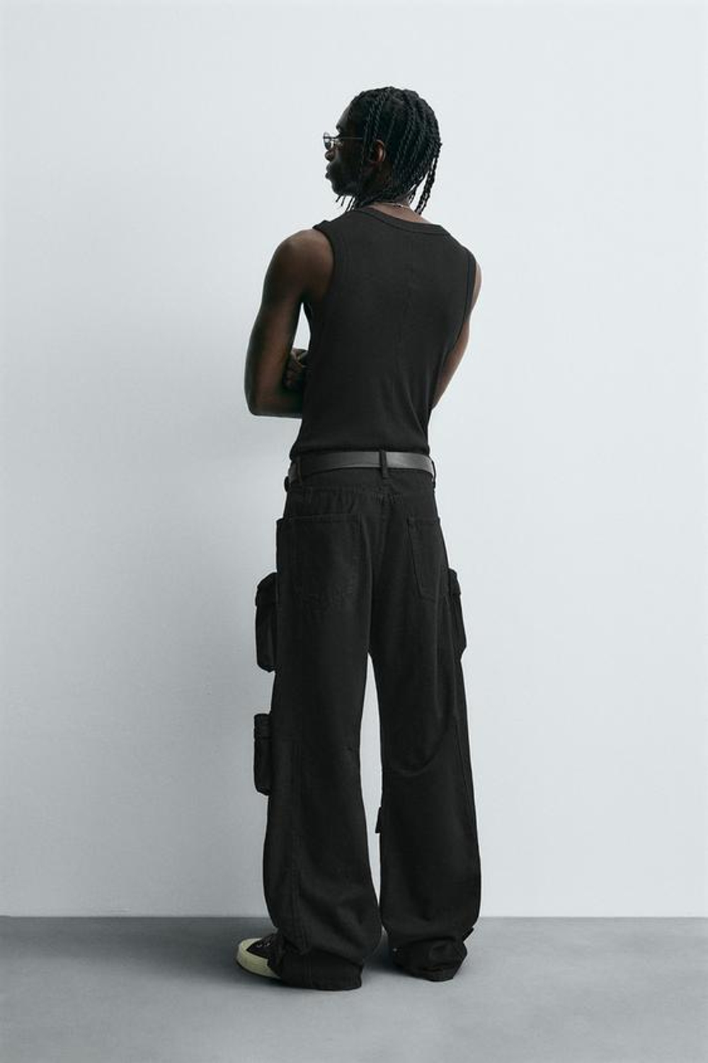 ZARA БРЮКИ КАРГО С КАРМАНАМИ, ЧЕРНЫЙ