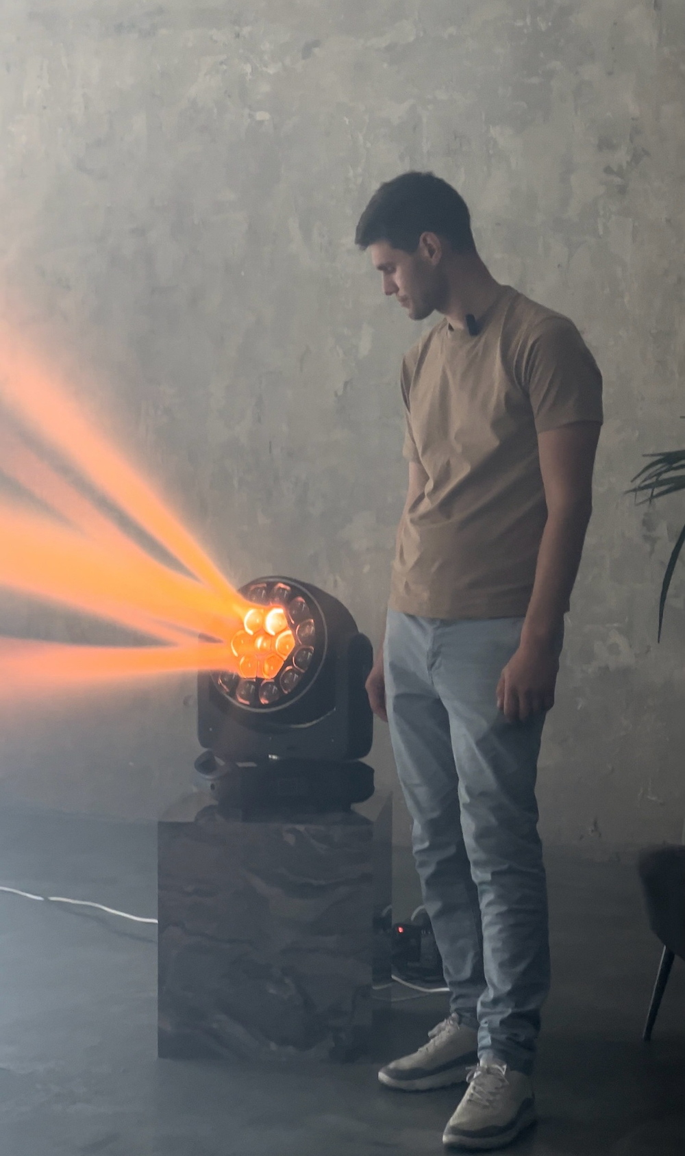 Световой прибор Amixled WASH BEYE 19x40 + LED RING UP