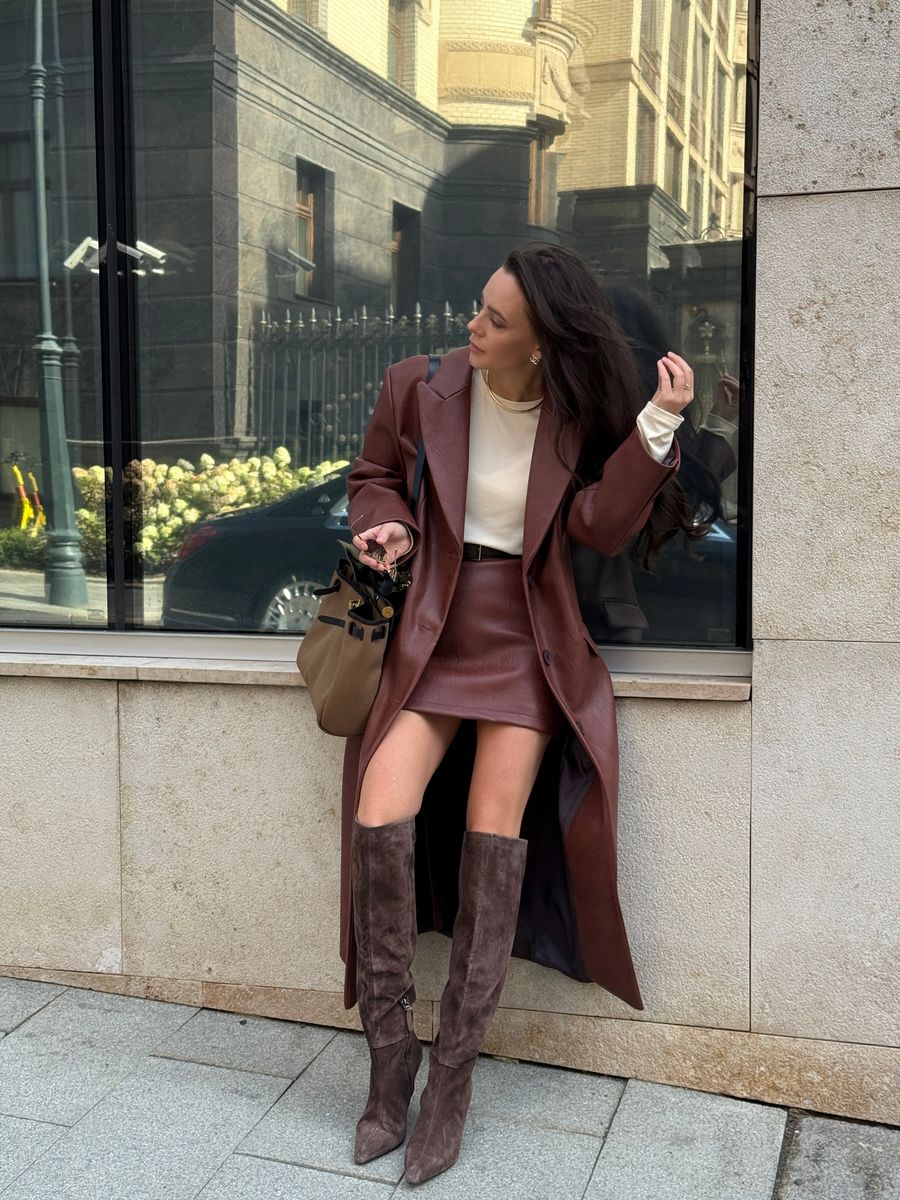 Плащ из эко-кожи макси коричневый