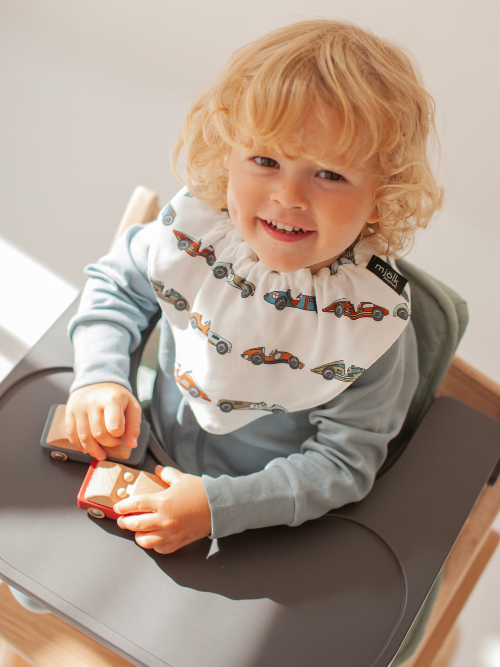 Сет из 2х нагрудников Mjölk Mini Retro Cars/Бумажные кораблики