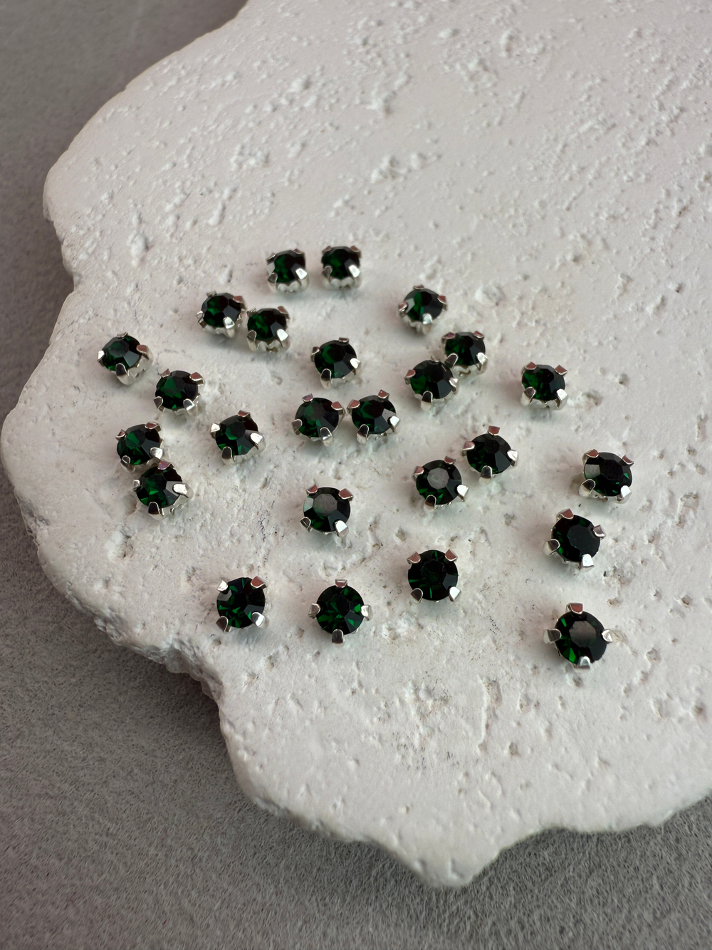 Шатоны 4 мм, Нефрит в серебре, 25 шт