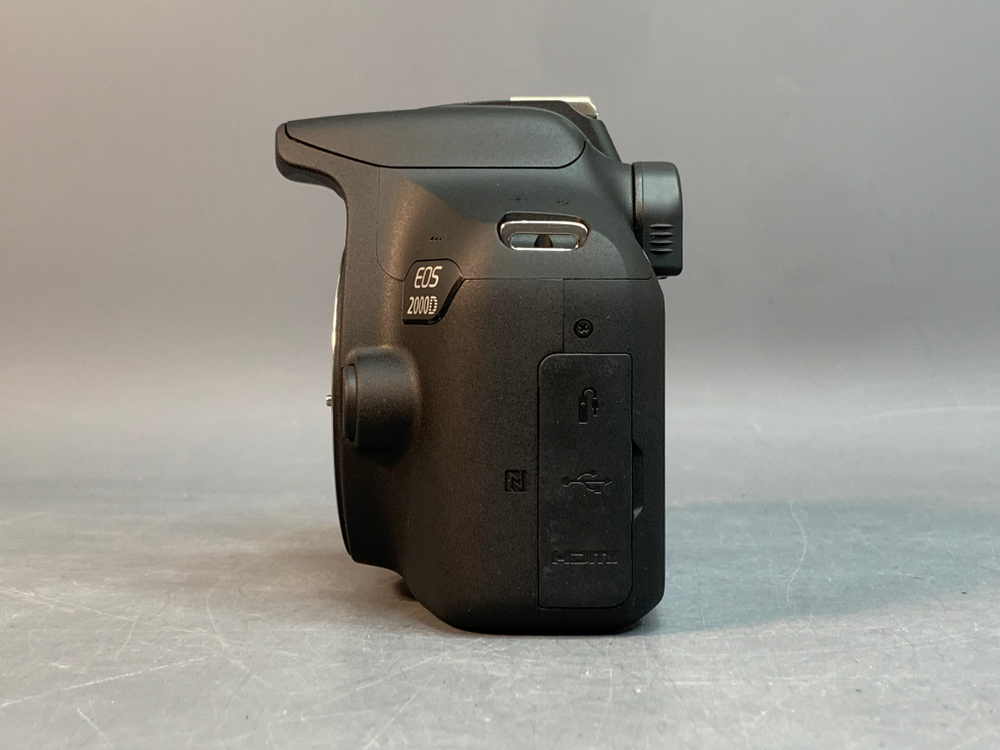 Canon 2000D Kit 18-55mm 3.5-5.6 III 150 кадров