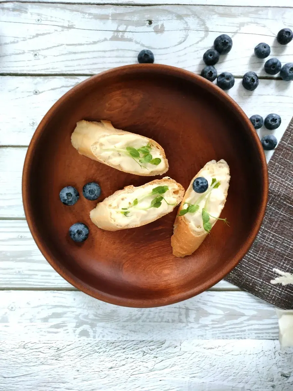 Деревянная сервировочная тарелка из кедра