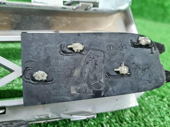 Решетка переднего бампера правая Bentley Flying Spur 2 (2019-н.в.)