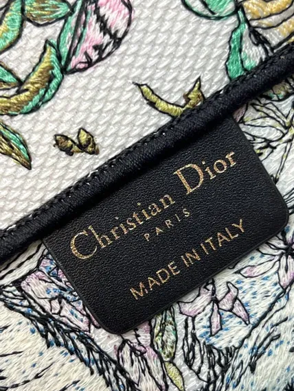 Сумка Dior Book Tote, модель среднего формата белый