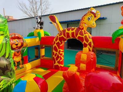 Коммерческий надувной батут "Сафари-экскурсия", с горкой 5*4*2,8 м