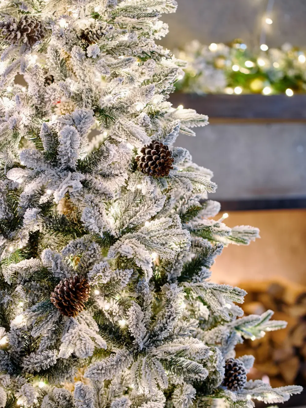 Заснеженная елка с гирляндой встроенной «Saint Paul» (Литая+пвх) 270 см / 2,7 м