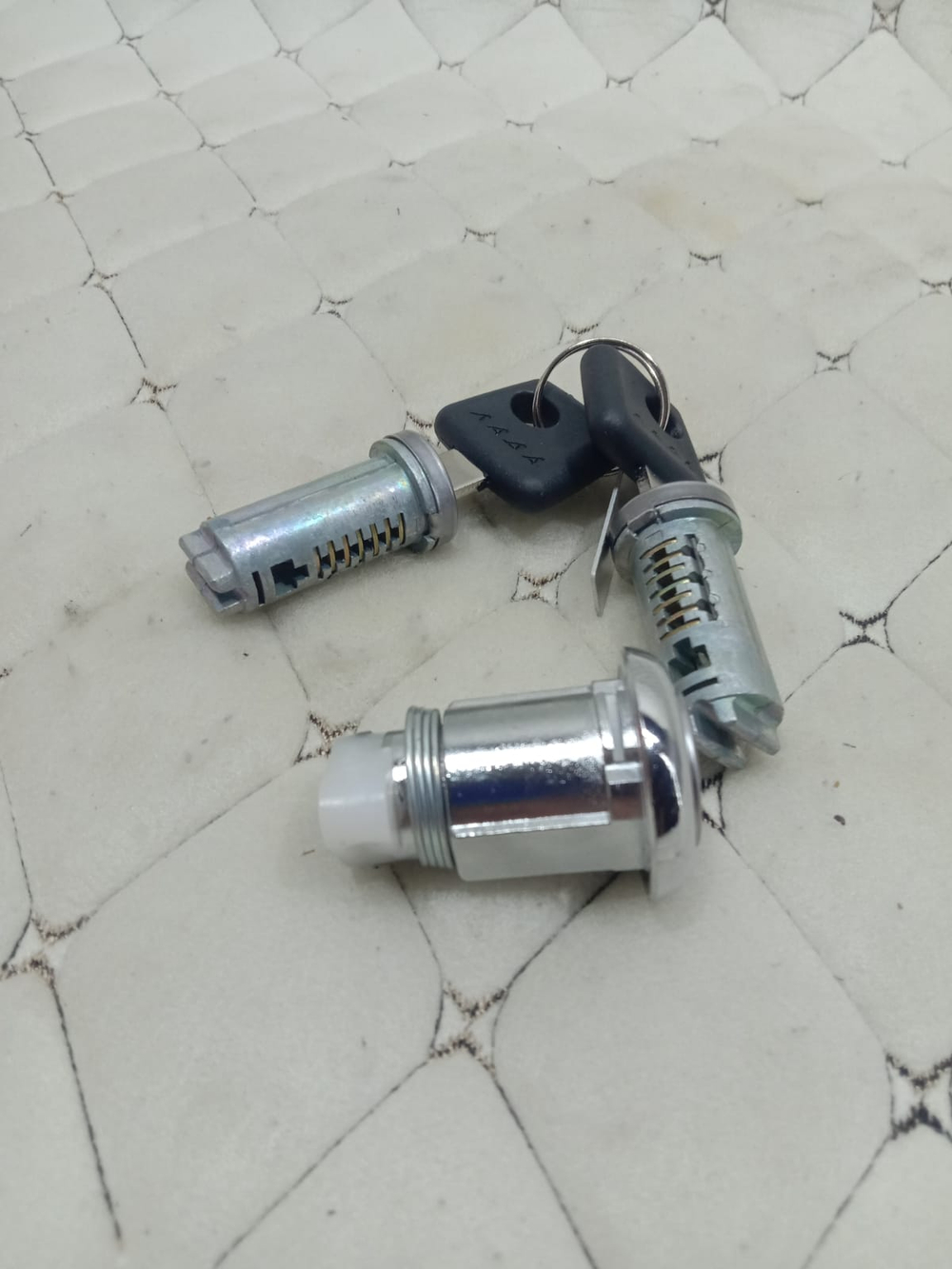 Личинки замков двери ВАЗ 2190 тип ДЗ