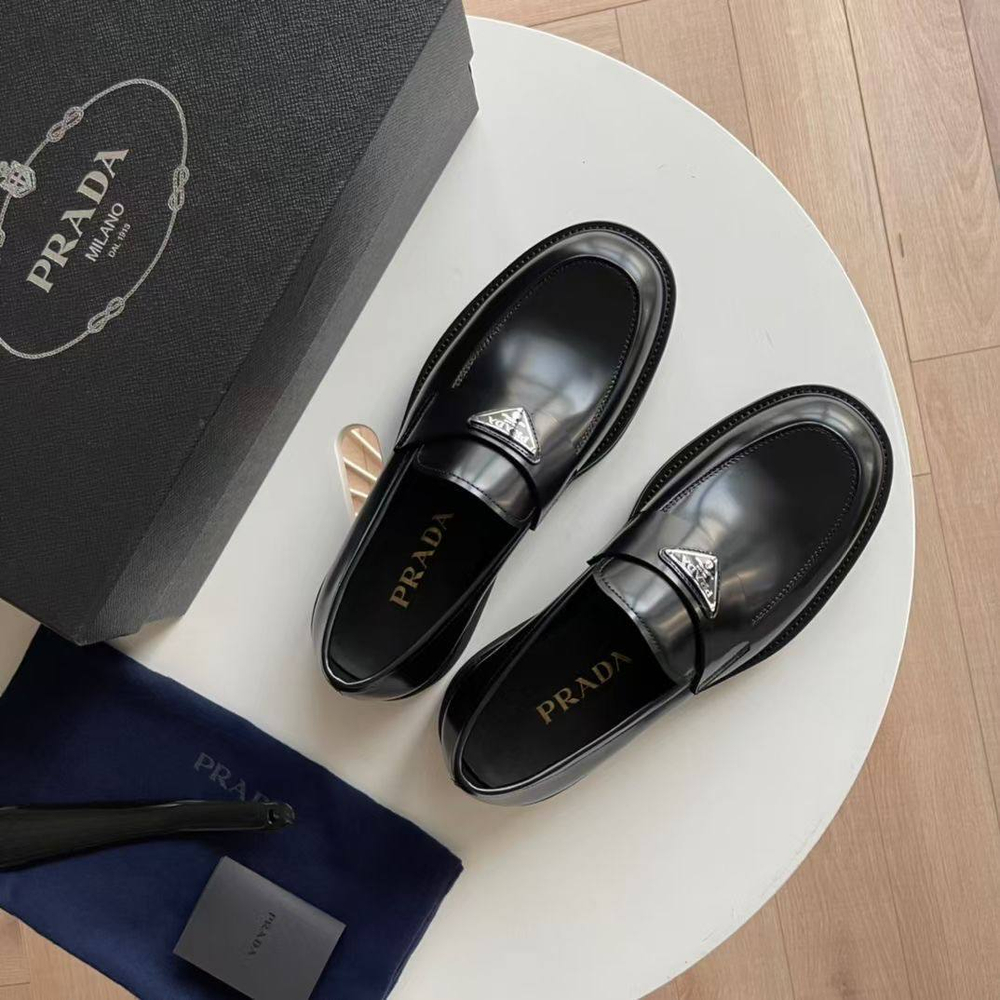 Лоферы Prada
