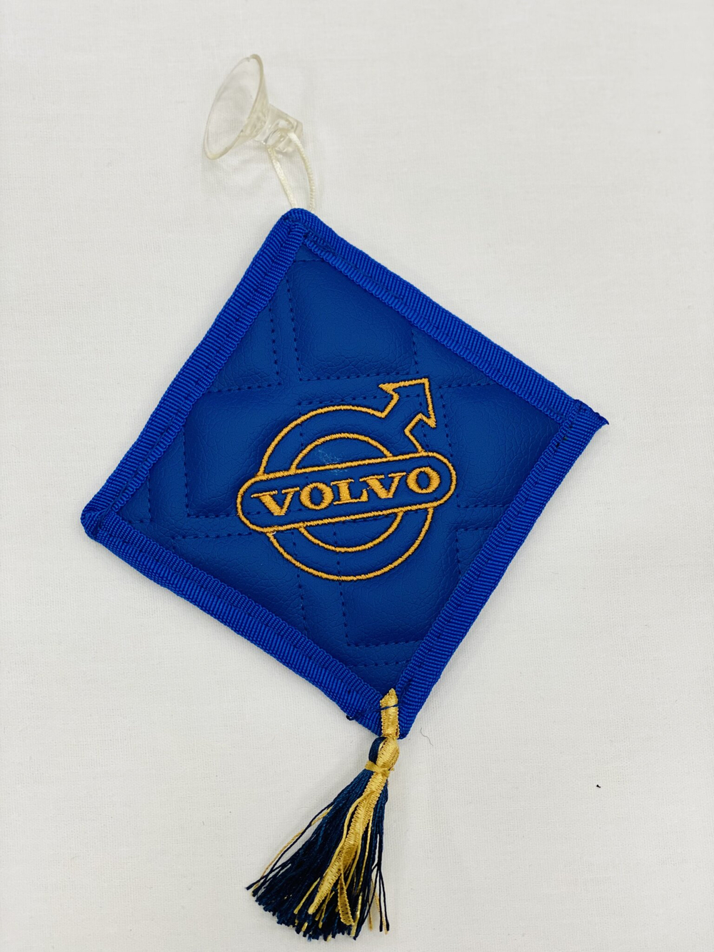 Ромб Volvo (экокожа, синий с желтой вышивкой)