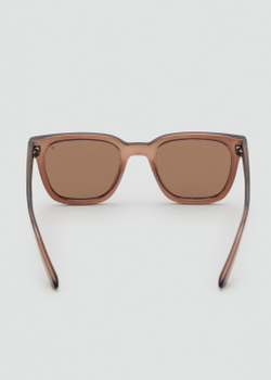 Солнцезащитные очки в прямоугольной оправе