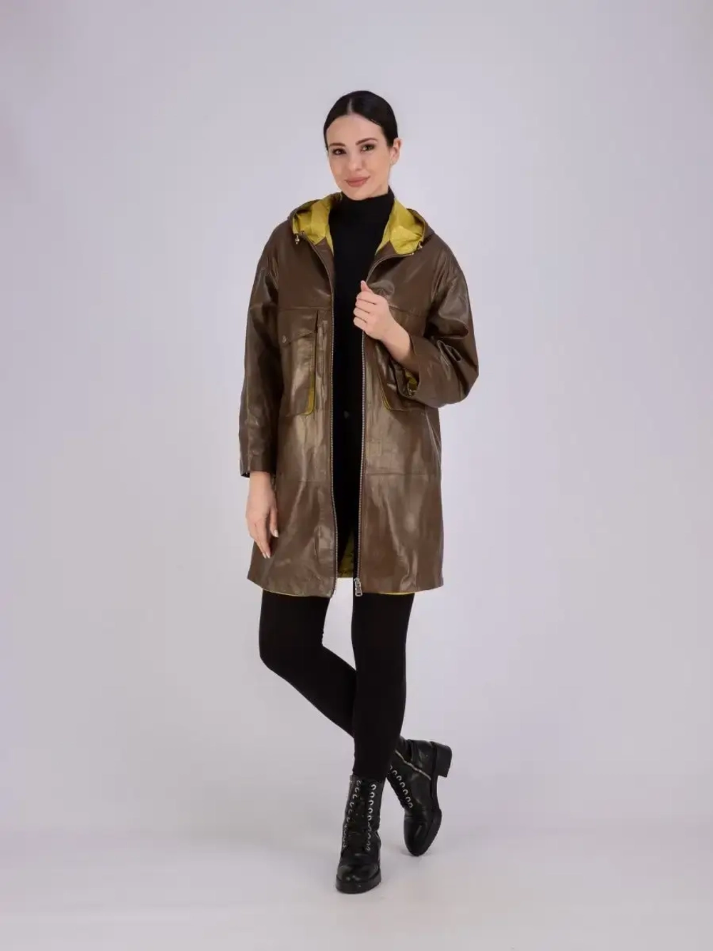 Пальто из натуральной кожи с капюшоном