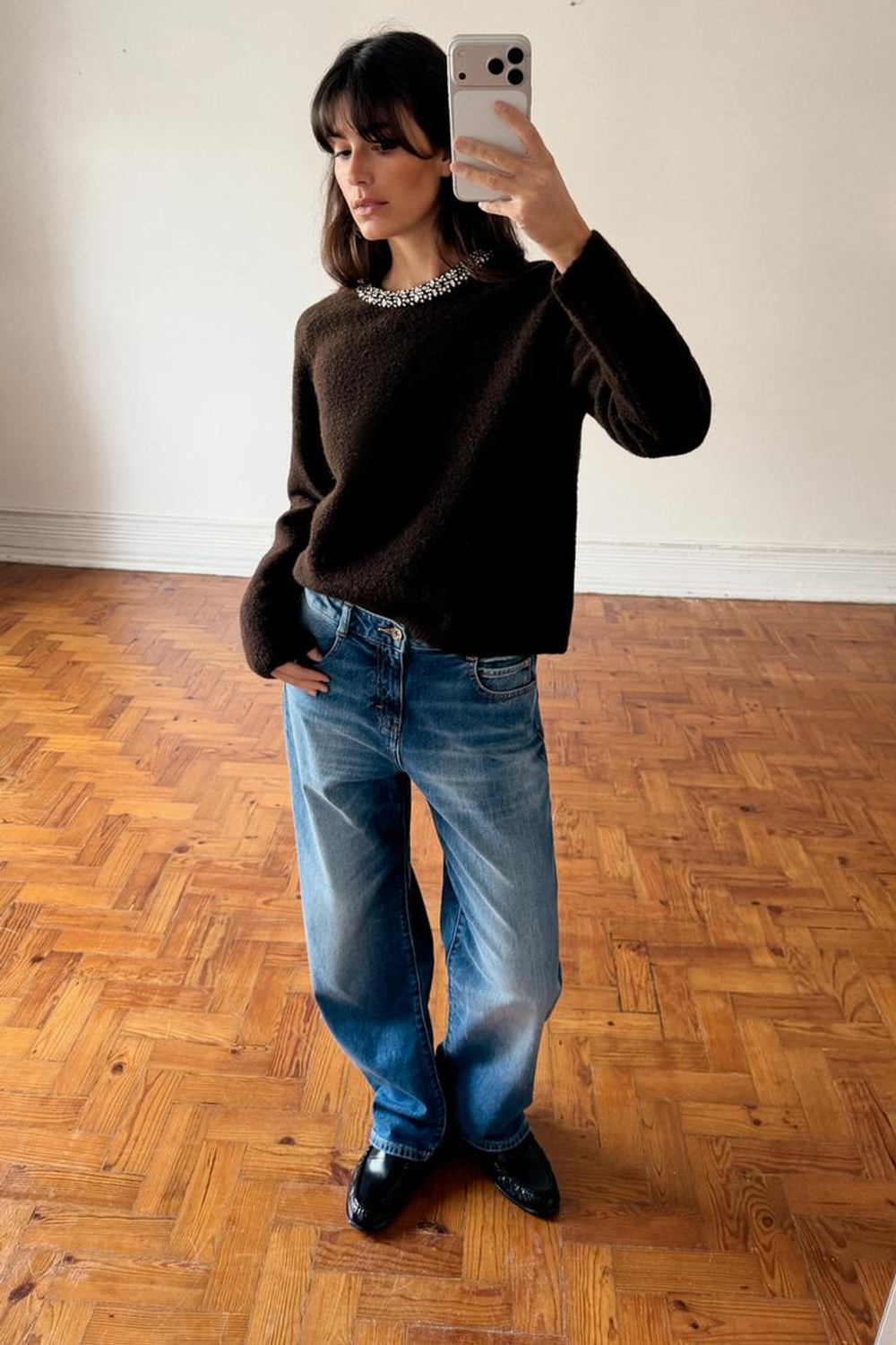 ZARA ДЖЕМПЕР ИЗ ТРИКОТАЖА СО СТРАЗАМИ НА ВОРОТНИКЕ, КОРИЧНЕВЫЙ