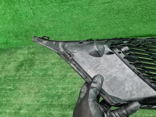 Решетка переднего бампера Audi Q8 (18-23) S-line