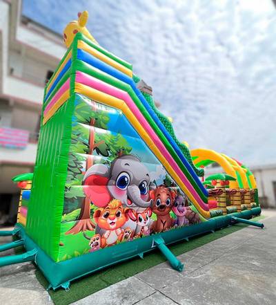 Коммерческий надувной батут «Зоопарк» с крышей, 15*7*9 м.