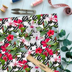 Ткань бязь яркие цветы на чёрно-белом фоне