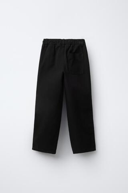 ZARA ХОЛЩОВЫЕ БРЮКИ С ЗАЩИПАМИ, ЧЕРНЫЙ