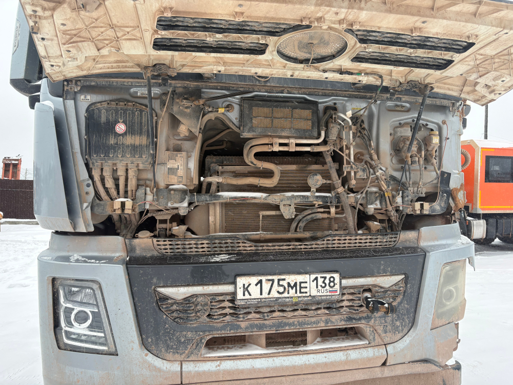 Shacman (Shaanxi) SX* 6x6 Седельный тягач SX42584DV385 (Дизельный, 11,6 л, 430 л.с., МТ)