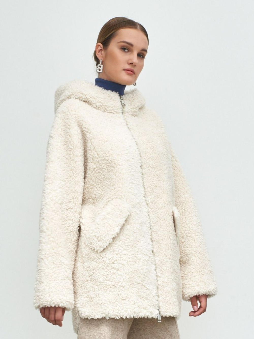 Шуба женская из шерсти мериноса чебурашка тедди, белая, SilverFox