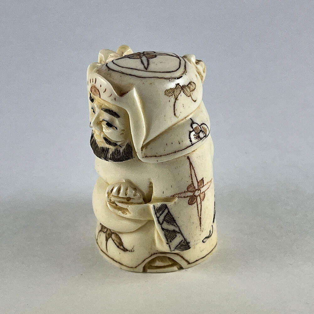 Статуэтка нэцкэ Бисямонтэн (или Тамонтэн)