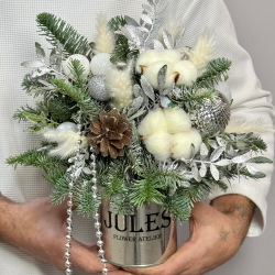 «Хром» композиция из нобилиса (ели) с декором