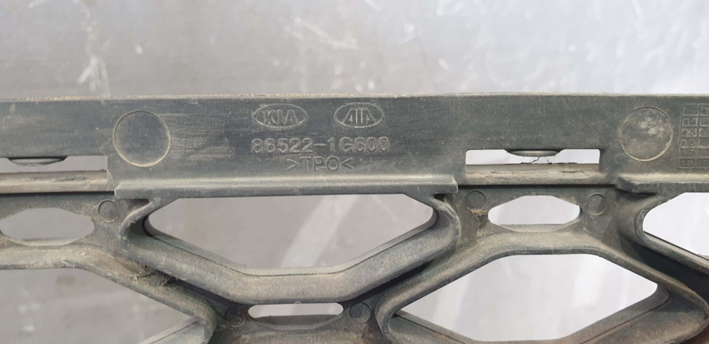 Решетка переднего бампера Kia Rio 2 (JB) 09-11 Б/У Оригинал 865221G600