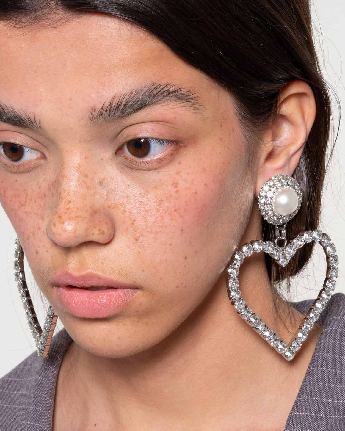 Серьги-вечерние, крупное сердце в камнях, жемчуг